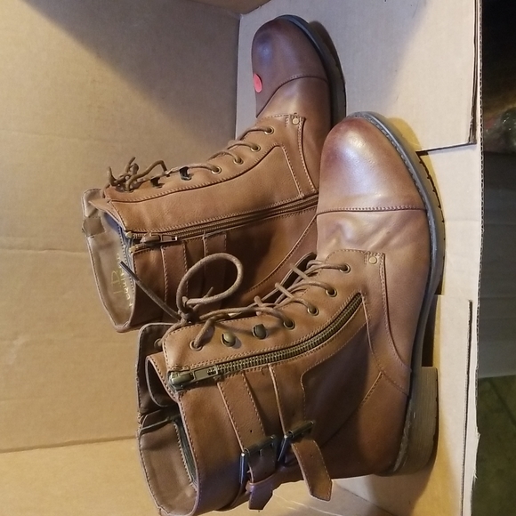 I.D. Required  boots sz 11m - Picture 2 of 6